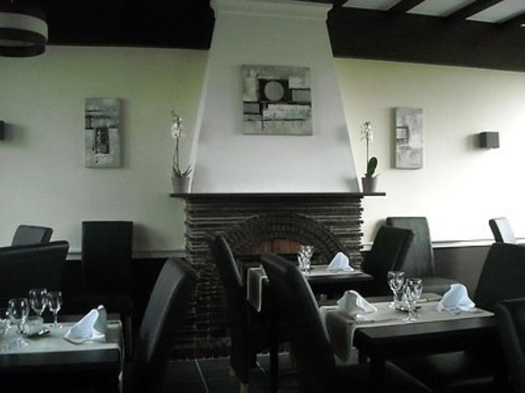 Logis Auberge Des Aulnettes Hérouville-Saint-Clair Екстериор снимка