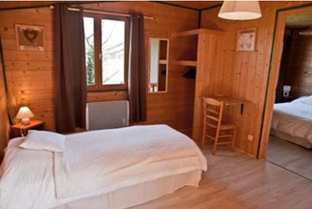 Logis Auberge Des Aulnettes Hérouville-Saint-Clair Екстериор снимка