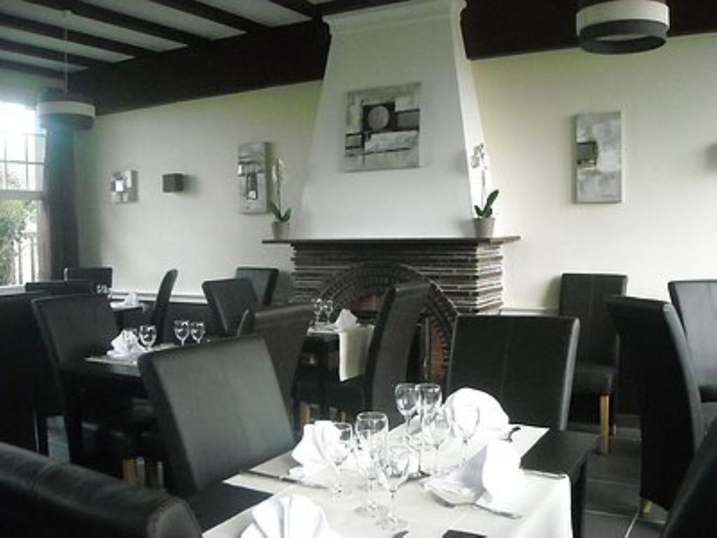 Logis Auberge Des Aulnettes Hérouville-Saint-Clair Екстериор снимка