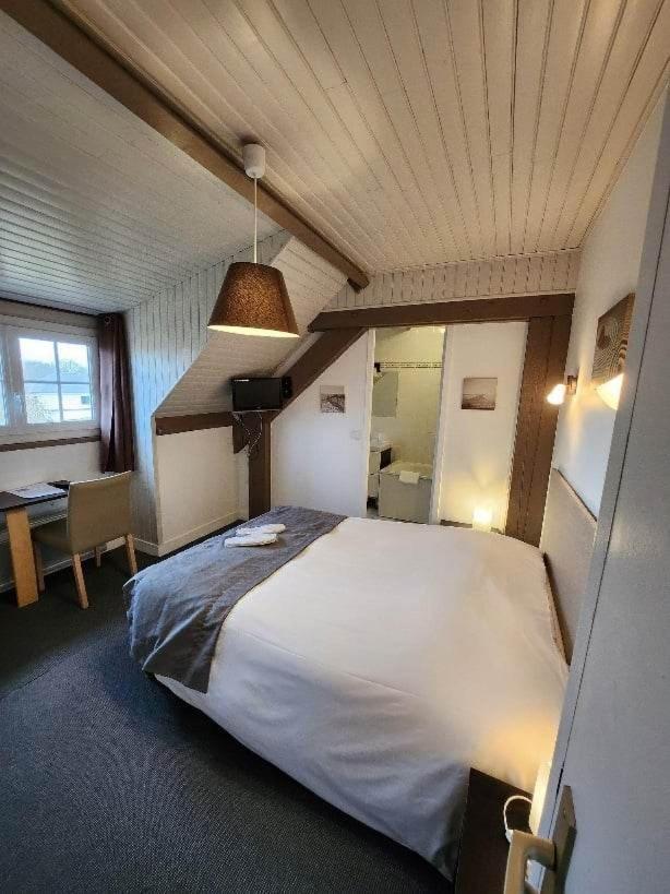 Logis Auberge Des Aulnettes Hérouville-Saint-Clair Екстериор снимка