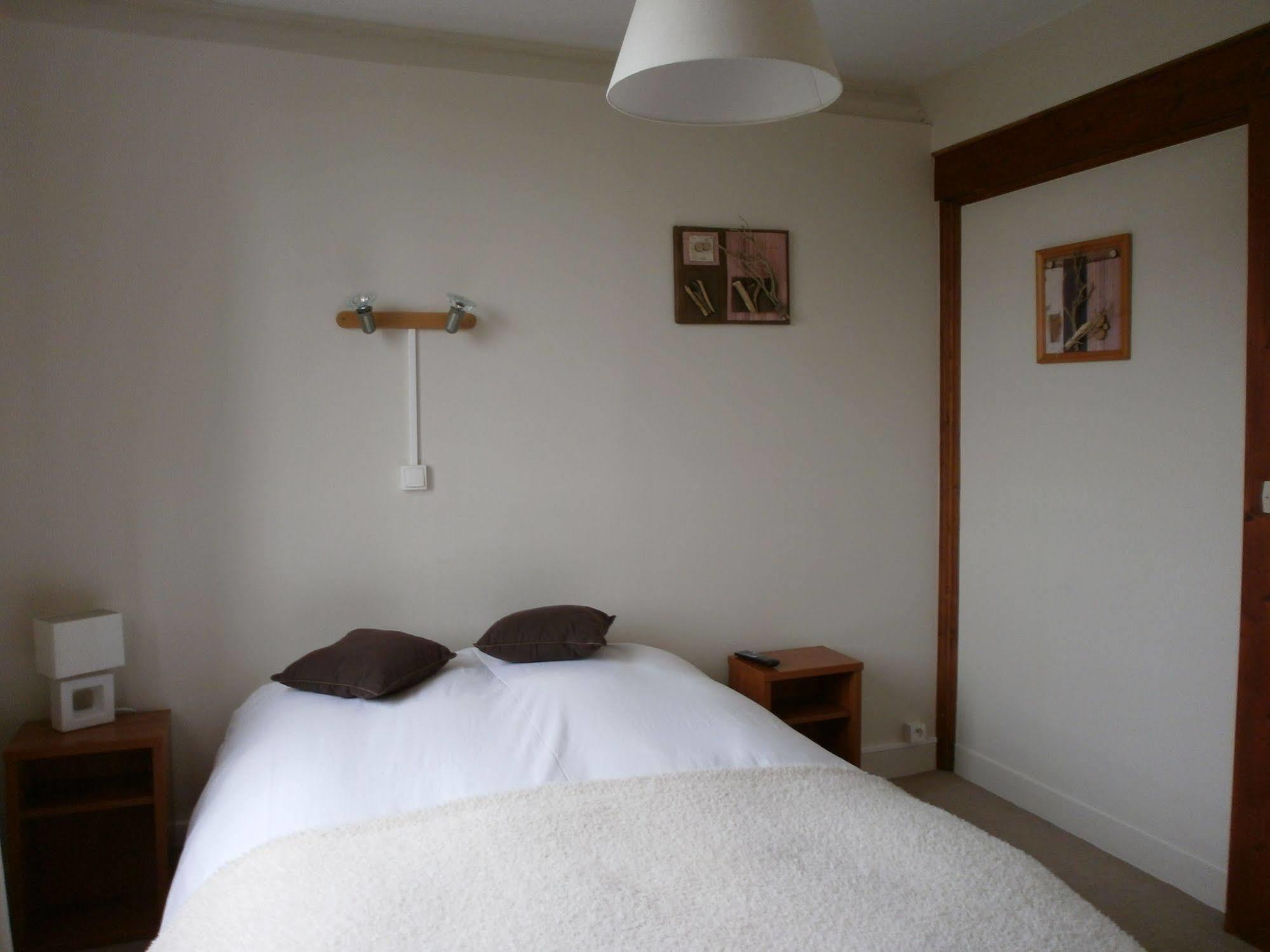 Logis Auberge Des Aulnettes Hérouville-Saint-Clair Екстериор снимка
