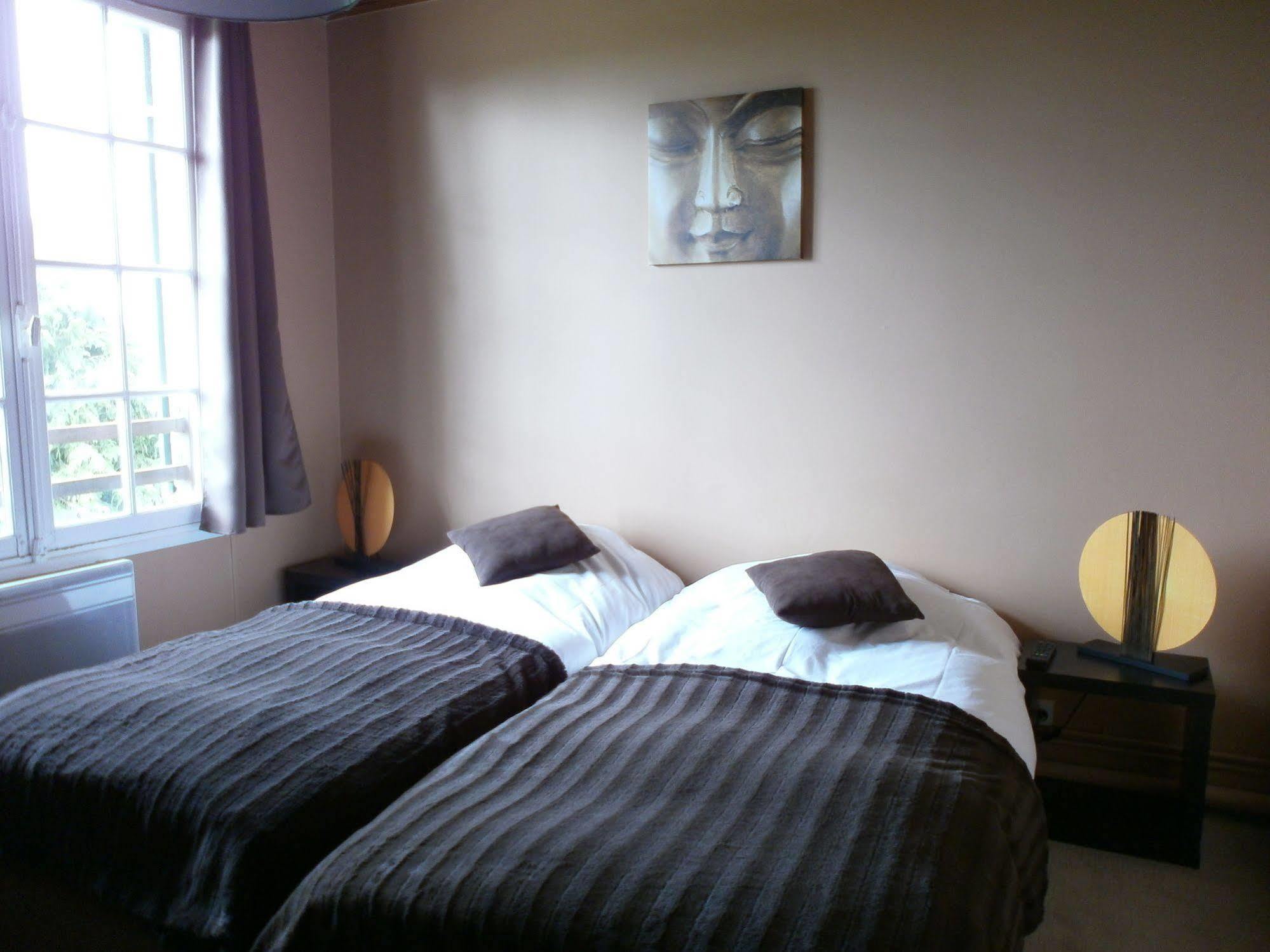 Logis Auberge Des Aulnettes Hérouville-Saint-Clair Екстериор снимка
