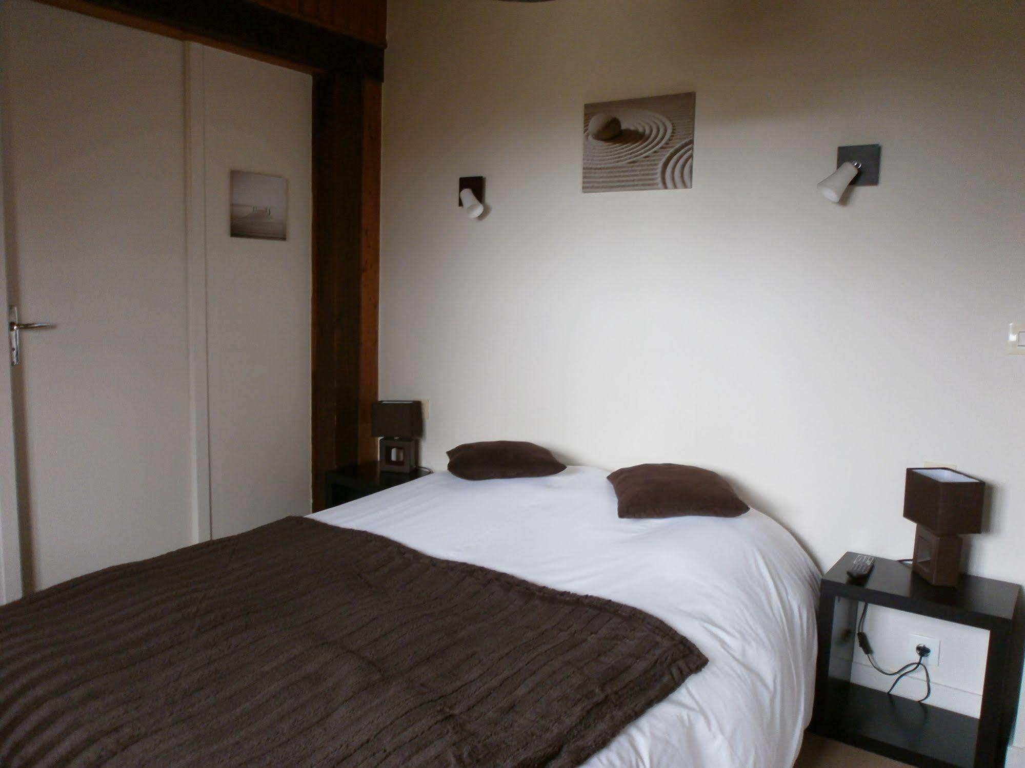 Logis Auberge Des Aulnettes Hérouville-Saint-Clair Екстериор снимка