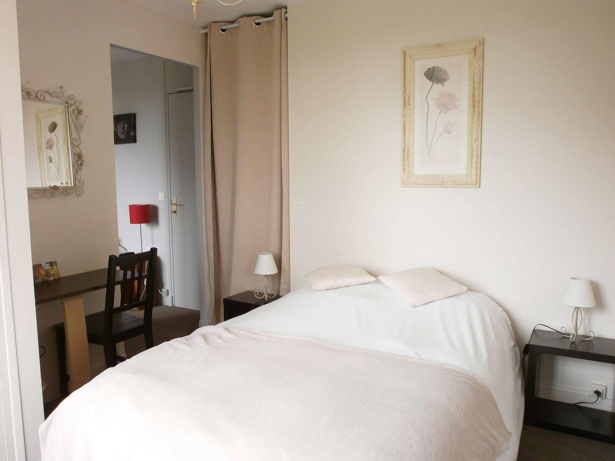 Logis Auberge Des Aulnettes Hérouville-Saint-Clair Екстериор снимка